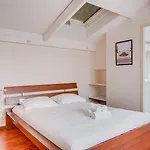Spacious, Quiet Flat In The Heart Of アパート ボルドー