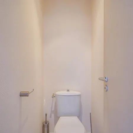 شقة Spacious, Quiet Flat In The Heart Of *