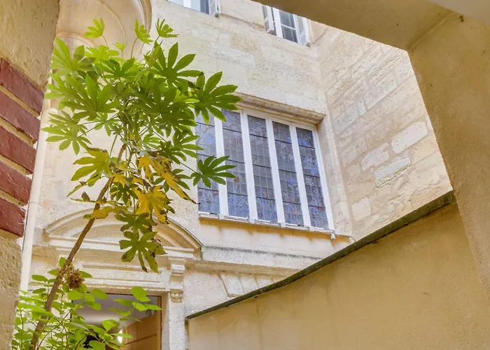 Spacious, Quiet Flat In The Heart Of *